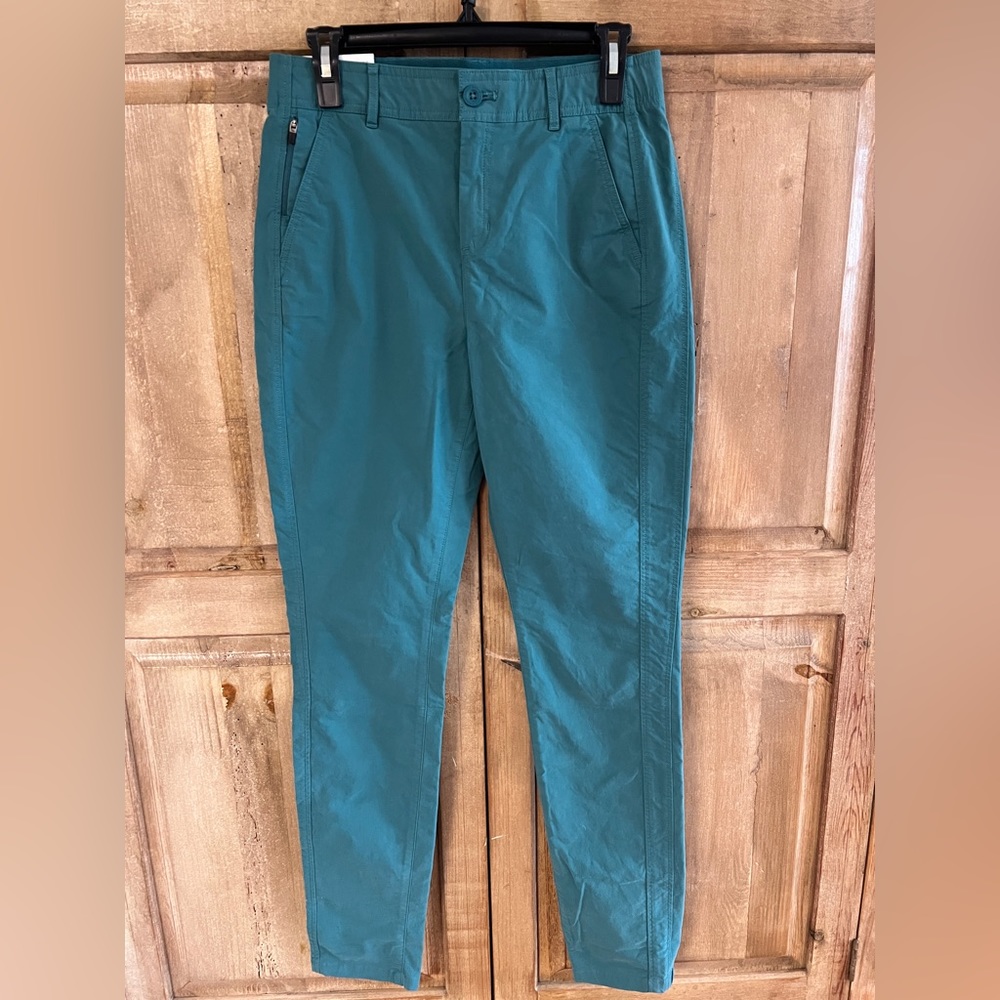 Brand New! Eddie Bauer Voyager HR Chino Slim Pant. Womens Size 2. Color stream.